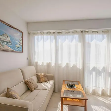 Apartment Lumineux En Centre-ville A 200m De La Plage, Vue Imprenable, Ascenseur - Fr-1-4-694 Saint-Jean-de-Luz